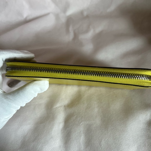 Elegant Yellow LV EPI Women's Zippy Wallet - Picture 2 of 14